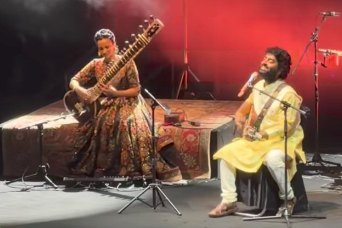 रिटायरमेंट के बाद पहले लाइव शो में दिखे अरिजीत सिंह, अनुष्का शंकर संग स्टेज पर बिखेरा जादू