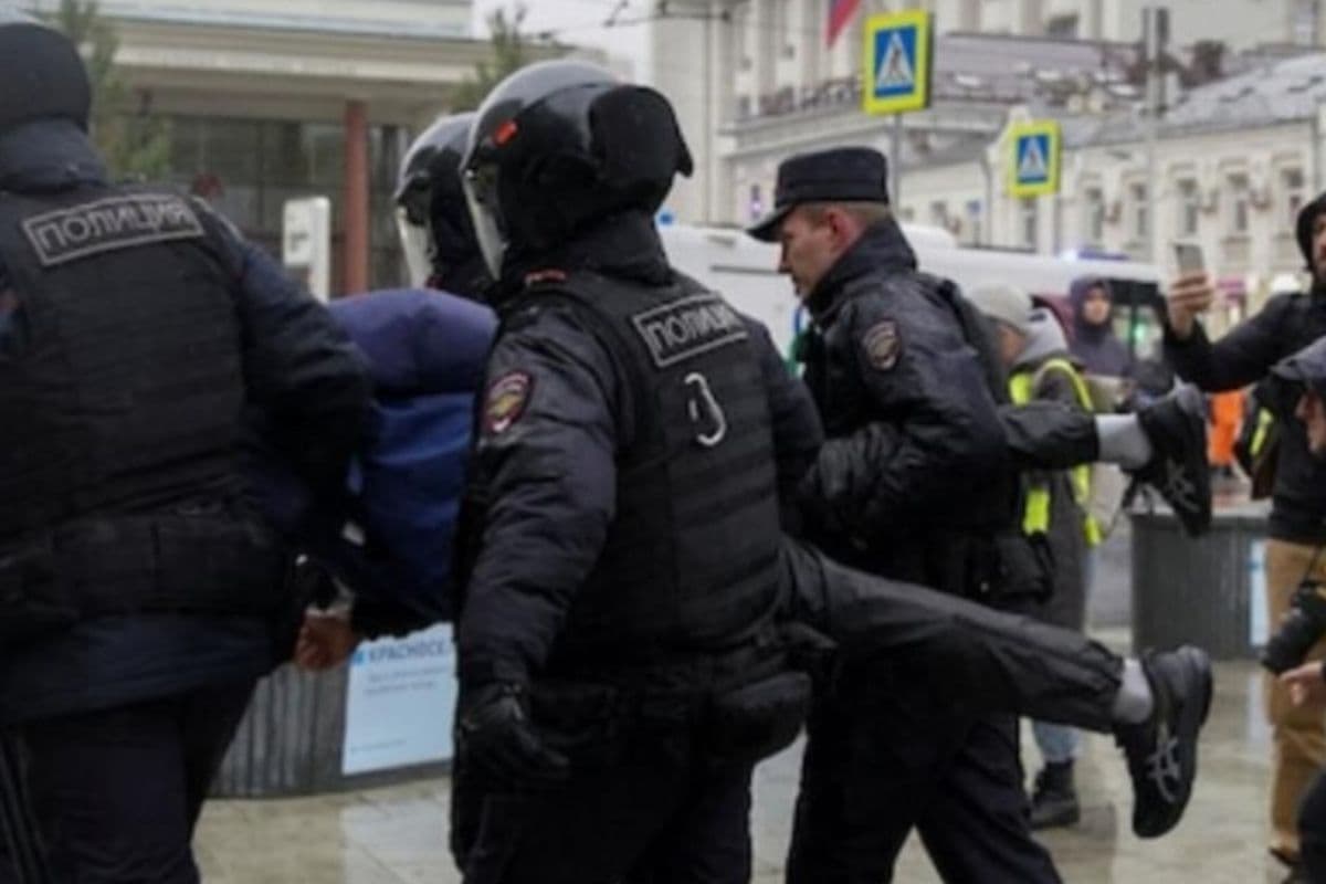 रूस में भारतीय छात्रों पर चाकू से हमला, 4 घायल, एक की हालत गंभीर 