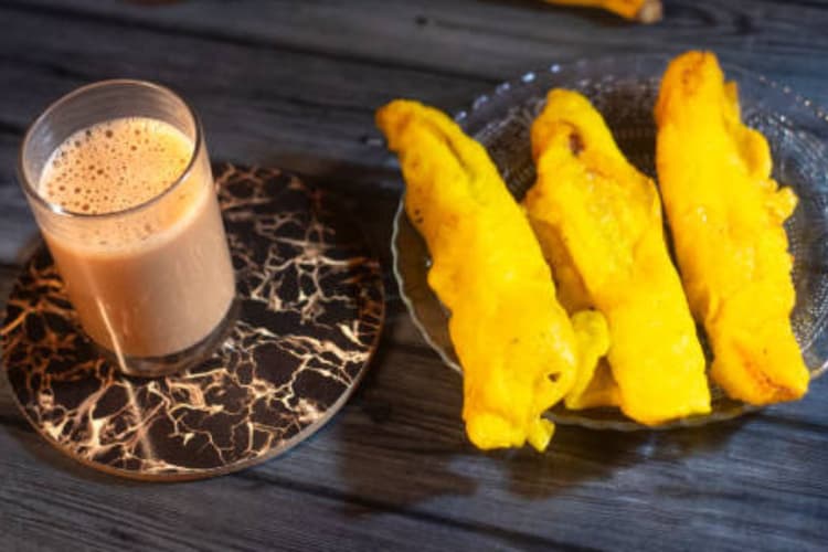 चाय की चुस्की के साथ लें केला बज्जी का मजा, नोट करें रेसिपी