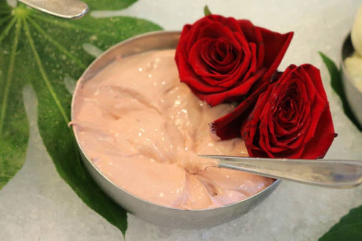 चेहरे पर गजब की निखार देगा गुलाब की पंखुड़ियों से बना ये फेस पैक