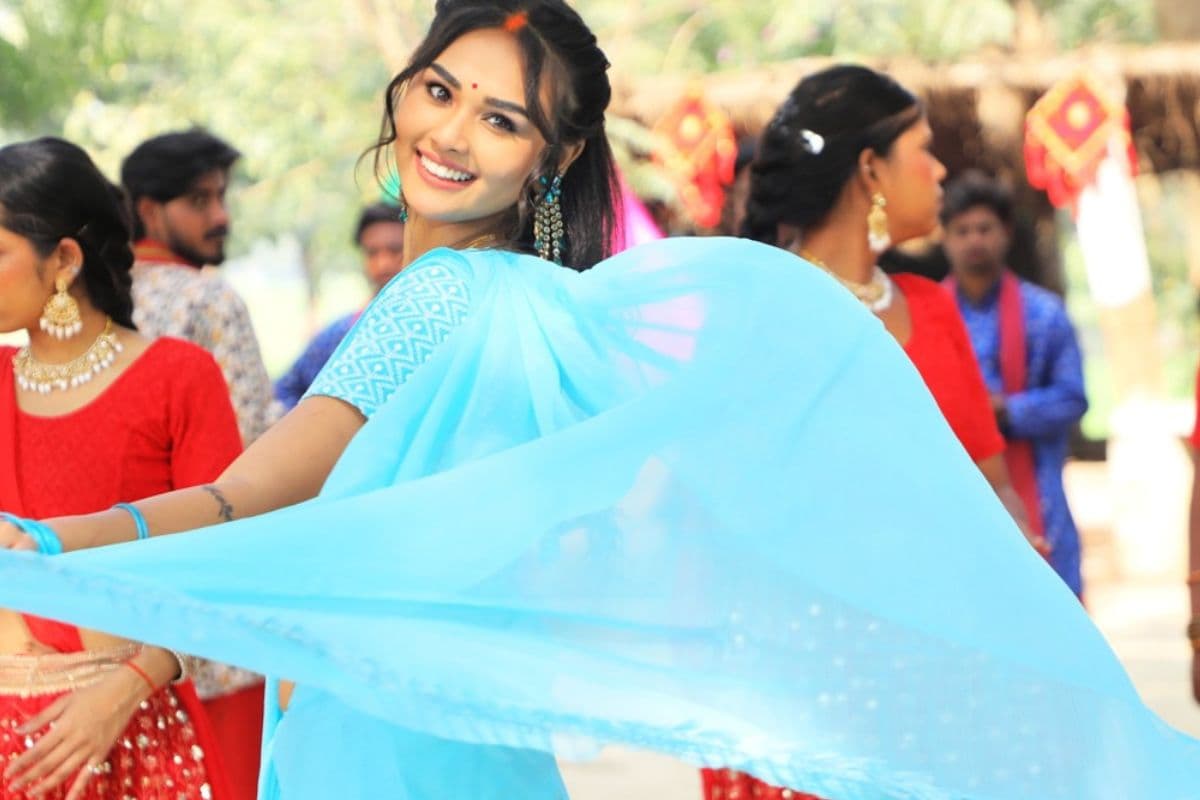 ‘पियावे में बसेला प्राण’ ने मचाया धमाल, इशिका टोरिया का दिखा दिलकश अंदाज