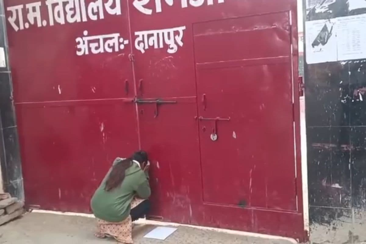 'प्लीज सर… प्लीज सर गेट खोल दीजिए ना सर', सेंटर पर नहीं मिली एंट्री तो फूट-फूटकर रोई छात्रा