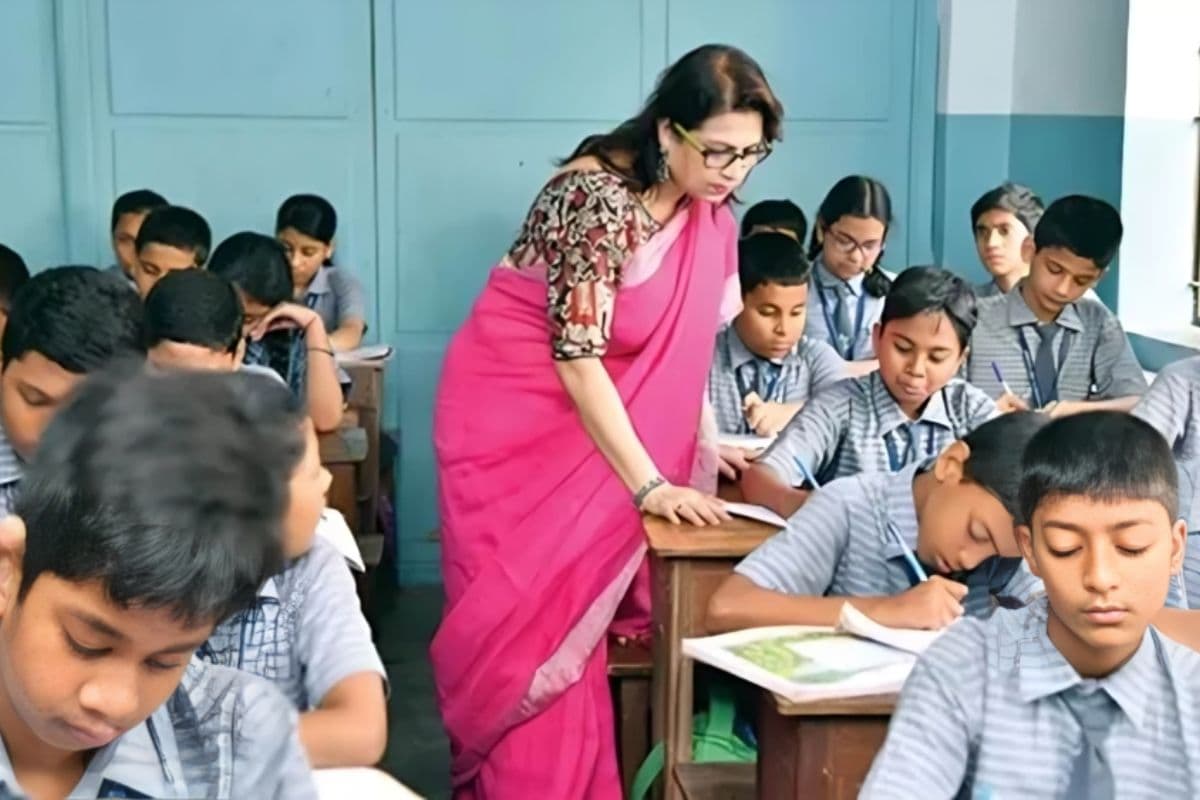 नॉन-एकडमिक वर्क से टीचरों मिली आजादी, 5500 शिक्षकों को मिलेगा तीन माह का वेतन