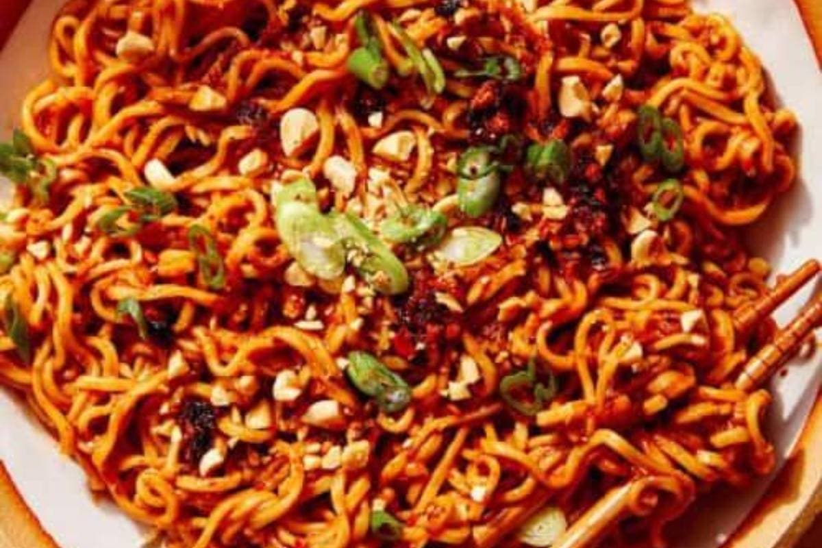 5 मिनट में दिल जीत लेगी बटर गार्लिक मैगी - स्वाद ऐसा कि बार-बार बनाने का मन करे