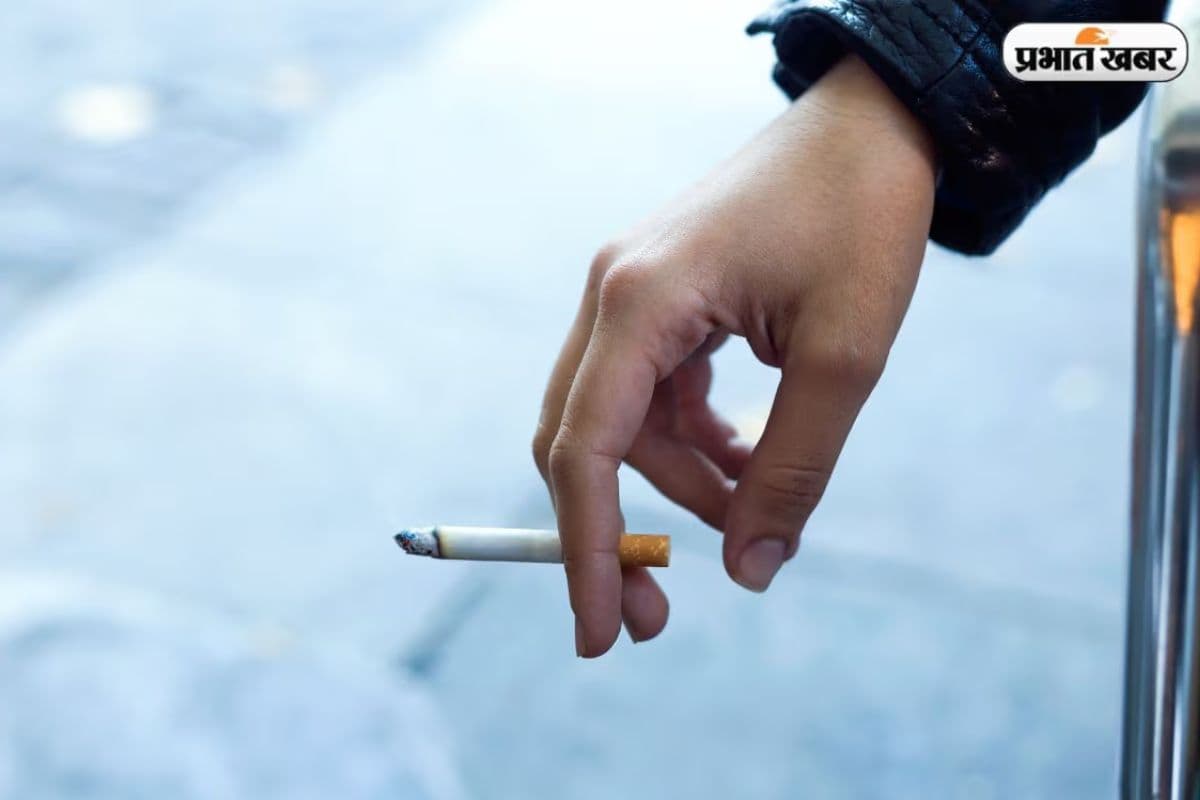 Cigarette Price Hike: सिगरेट पीने वालों को बड़ा झटका! अब जेब होगी और हल्की