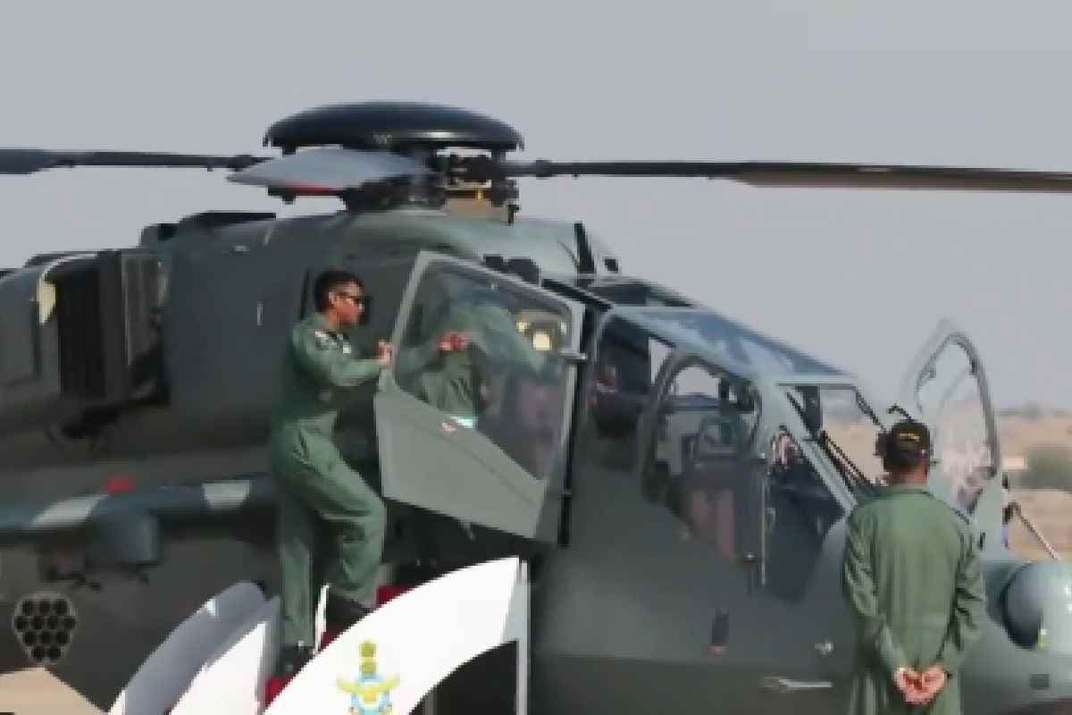 Video: राष्ट्रपति द्रौपदी मुर्मू ने भारत-पाक सीमा के पास लड़ाकू हेलीकॉप्टर में भरी उड़ान