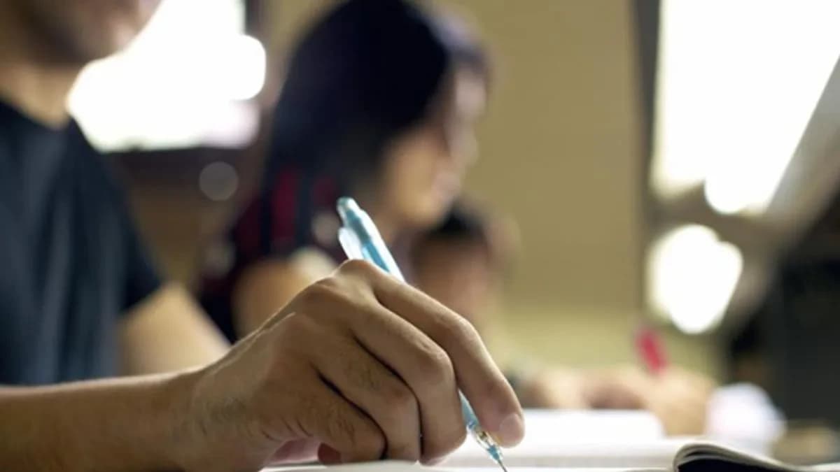 यूनिवर्सिटियों के कॉपियों की होगी डिजिटल चेकिंग, AI आधारित शिक्षा पर सरकार का जोर