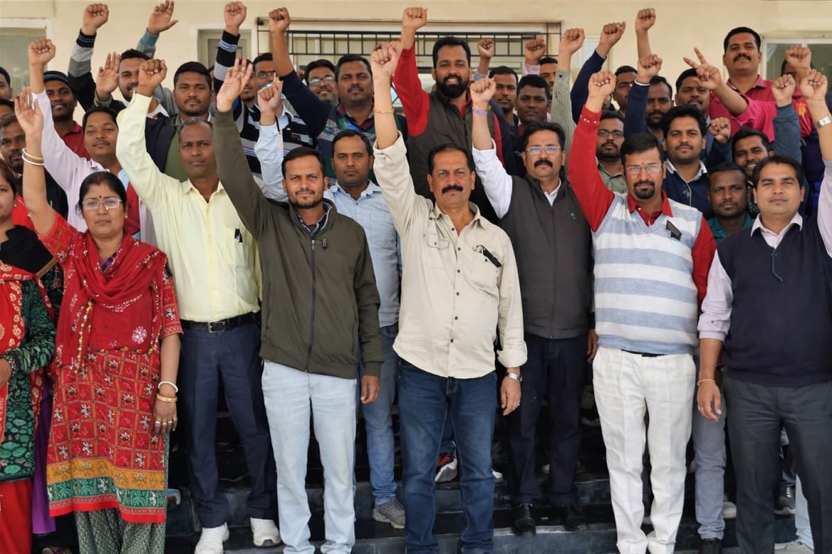 रांची में डीएसपीएमयू शिक्षकेत्तर कर्मचारियों का पेन डाउन आंदोलन, आज कामकाज ठप