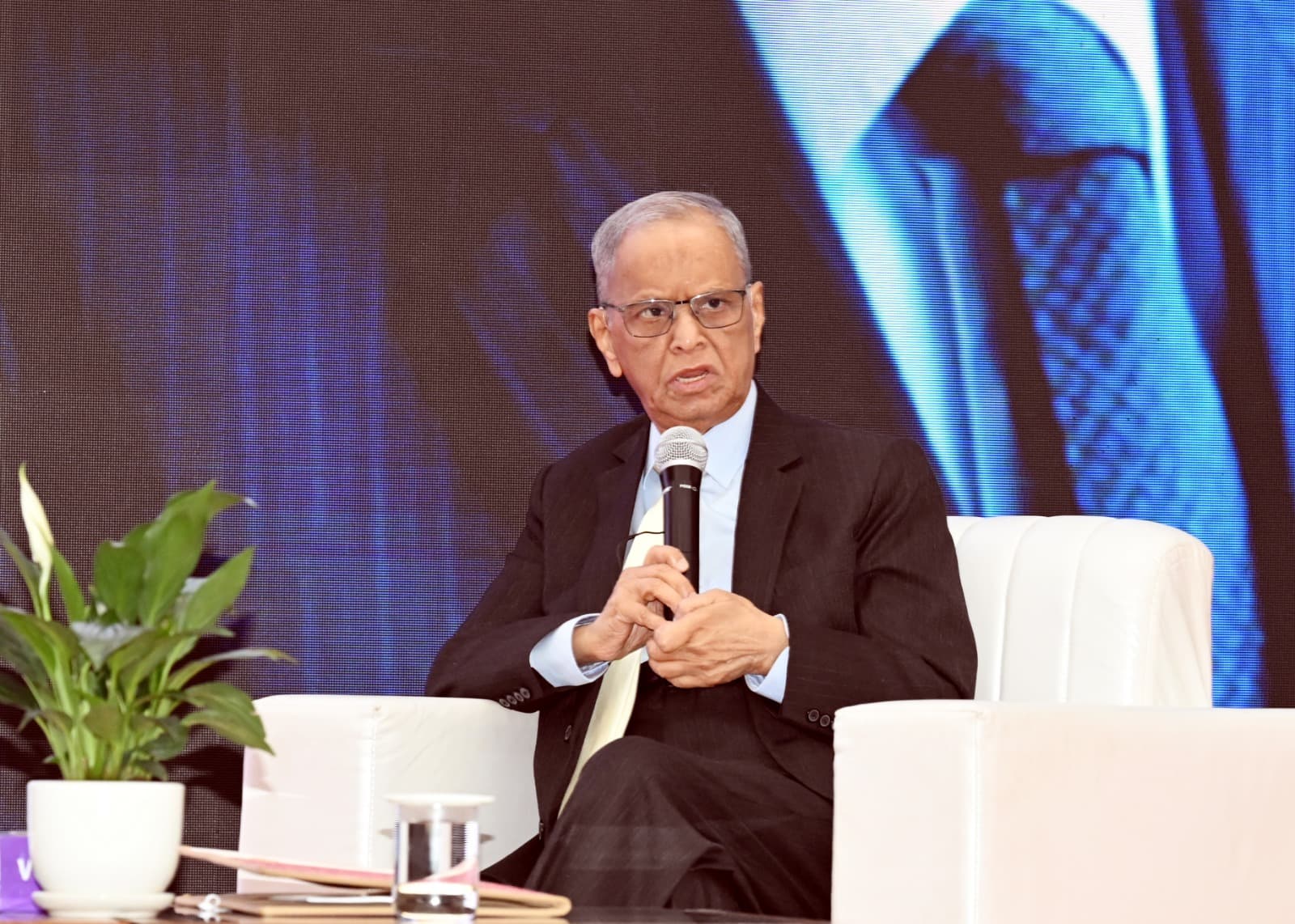 DU: एआई को खतरे के बजाय एक वरदान के तौर लेने की जरूरत