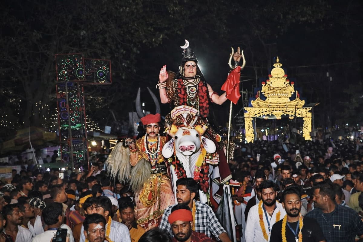 महाशिवरात्रि में बाबा की निकली बारात, देवघर में डेढ़ लाख भक्तों ने किया जलाभिषेक