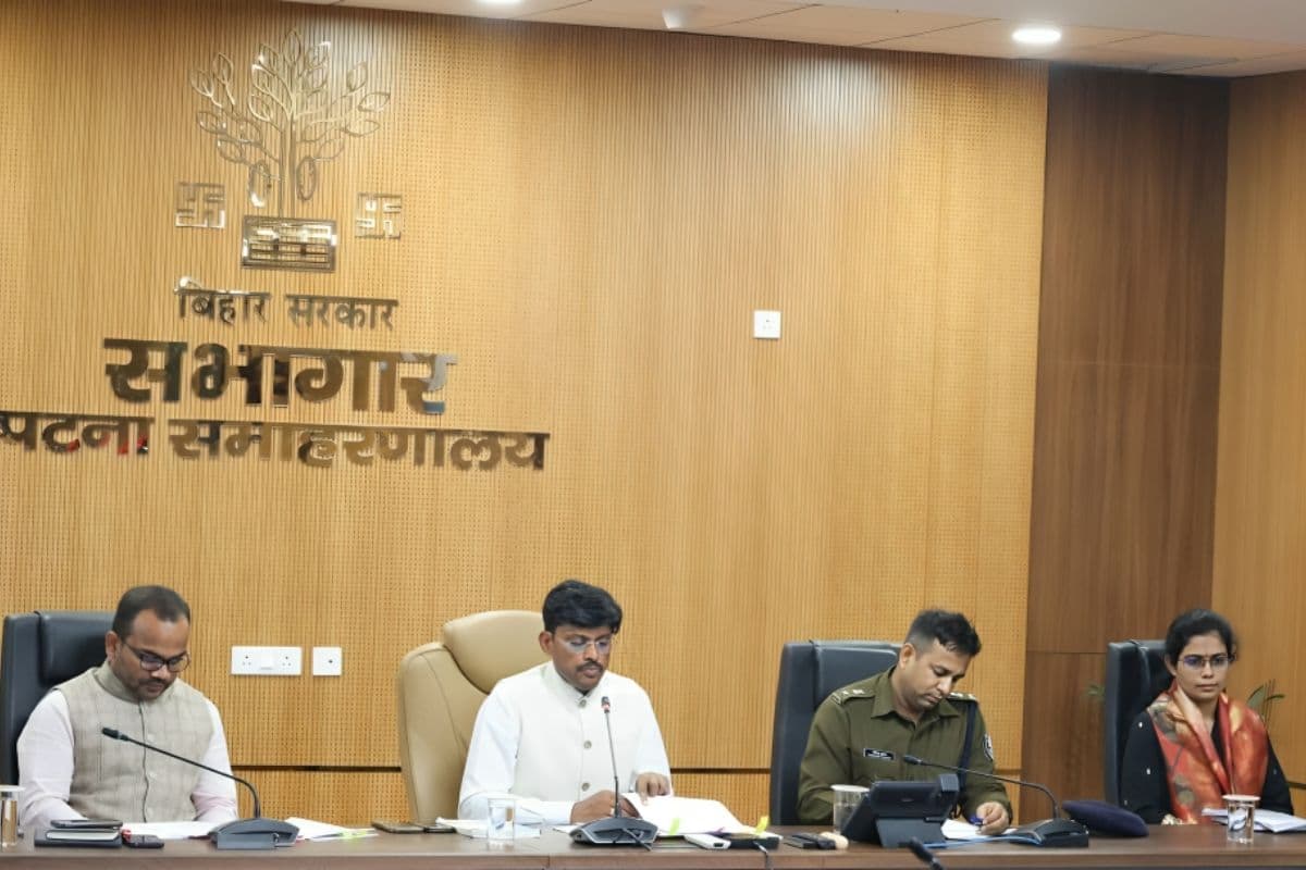 होली पर सख्ती,अश्लील गानों और नशेड़ियों पर प्रशासन की नजर, ड्रोन से होगी निगरानी