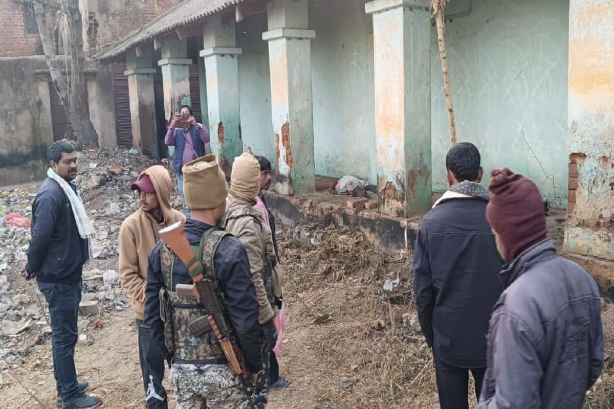 दुमका में महिला और 6 साल की बच्ची की हत्या, इलाके में हड़कंप