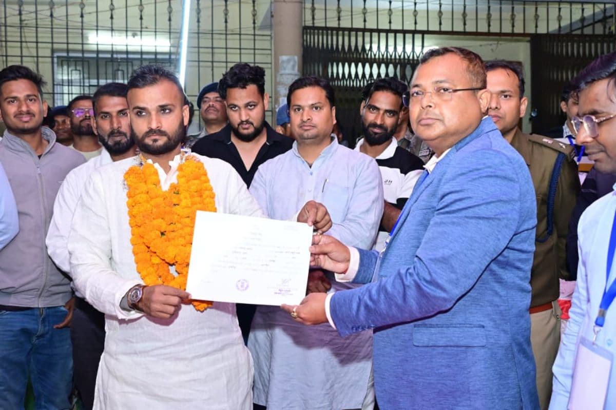 चतरा नगर परिषद अध्यक्ष बने अताउर रहमान, 1492 वोट से अमन यादव को हराया