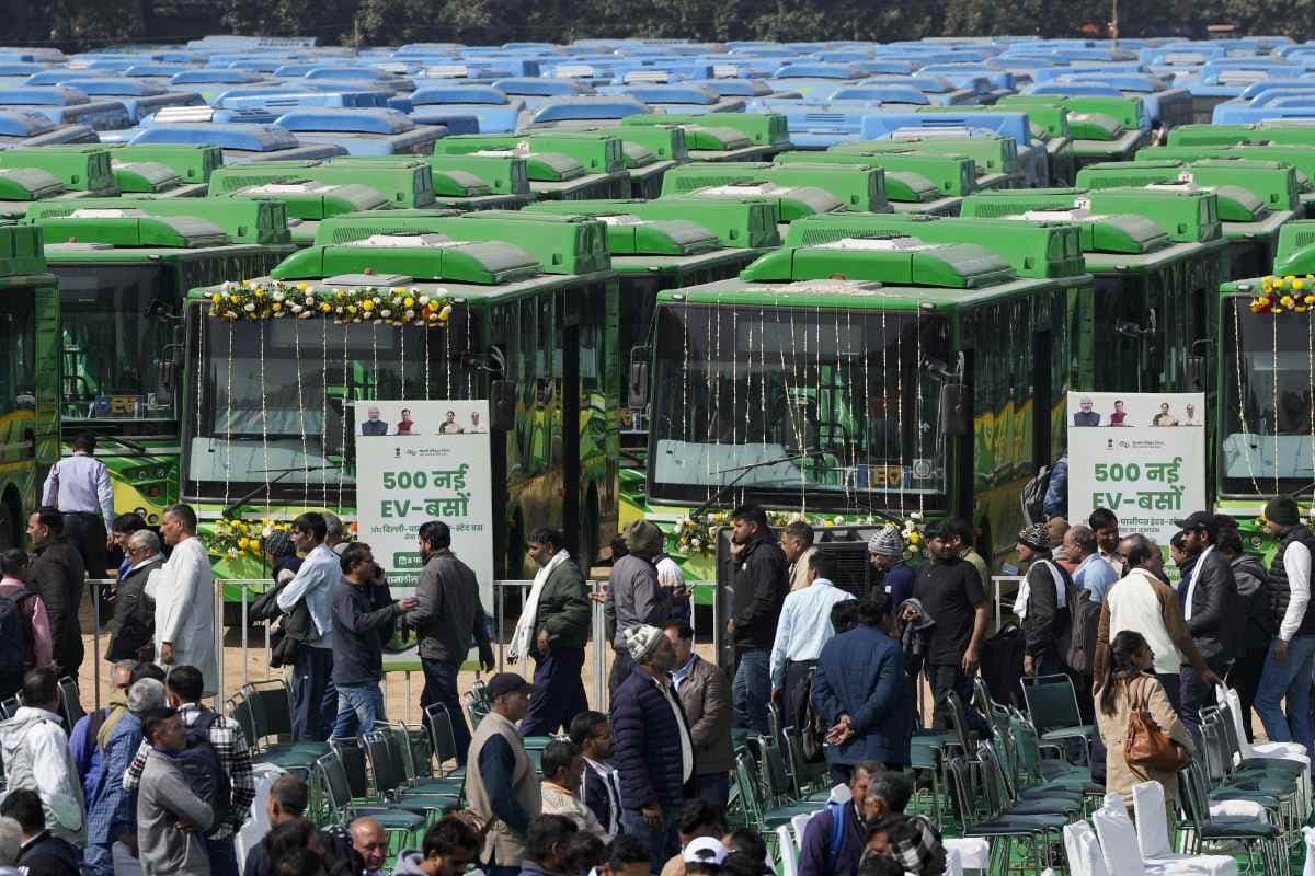 दिल्ली की सड़कों पर 500 नई ई-बसें, राजधानी बनी नंबर-1