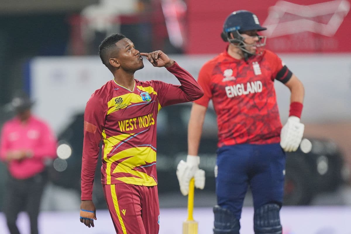 वेस्टइंडीज ने इंग्लैंड को 30 रन से हराया, प्वाइंट्स टेबल में टॉप पर कब्जा
