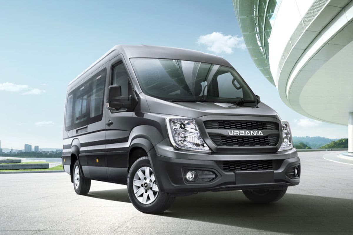 फैमिली हो या बिजनेस ट्रिप, एक ही गाड़ी में आराम से सफर करेंगे 17 लोग, देखें फीचर्स और कीमत