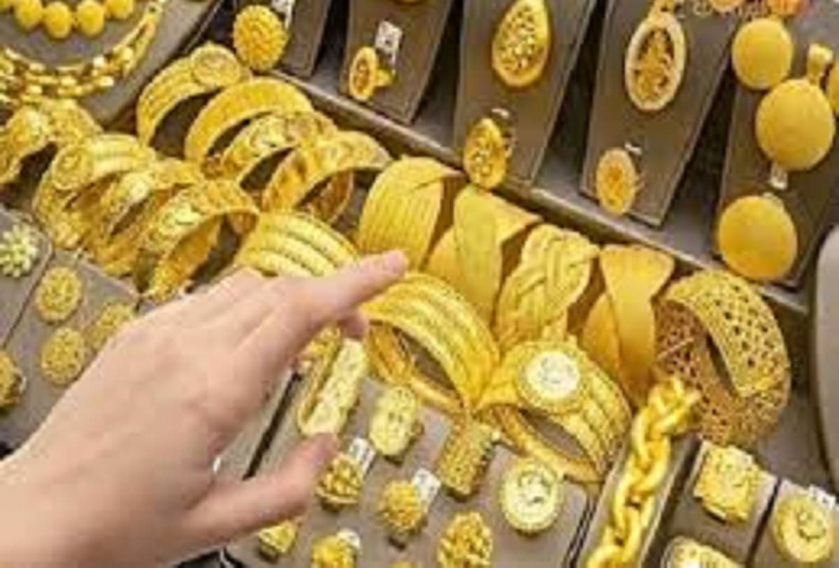 Gold Price in Kolkata: कोलकाता में कम हुए सोने के भाव, जानें चांदी की ताजा कीमत