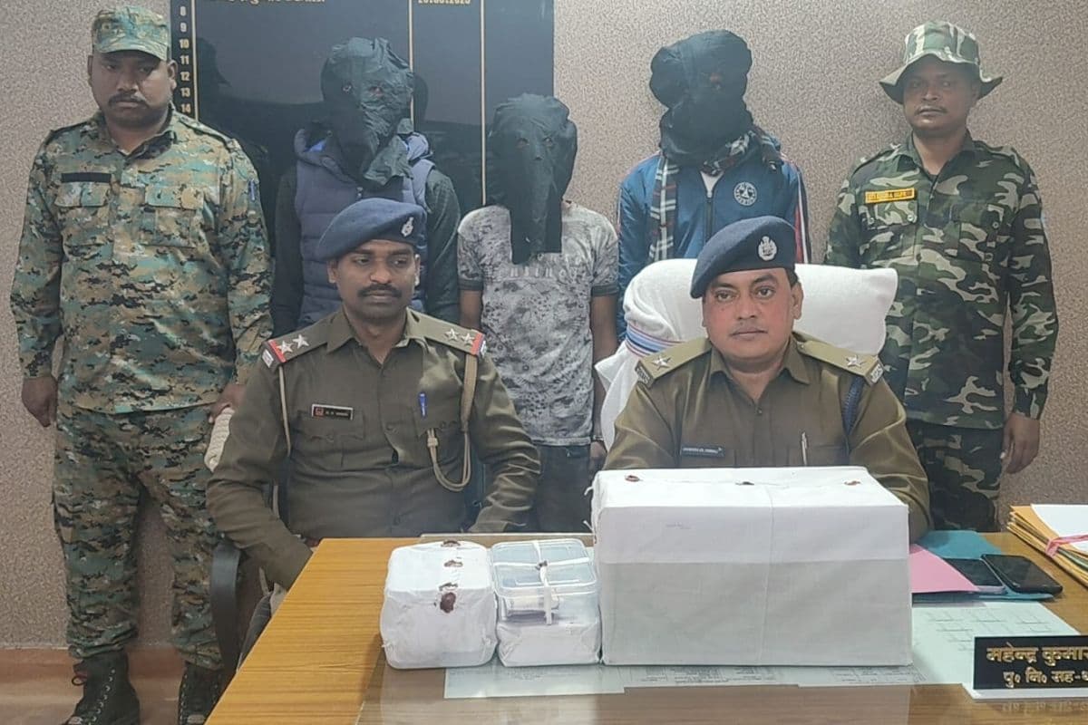 गुमला में 3 नशे के सौदागर गिरफ्तार, अल्टो कार से बड़ी मात्रा में नशीली दवाएं और सिरप बरामद