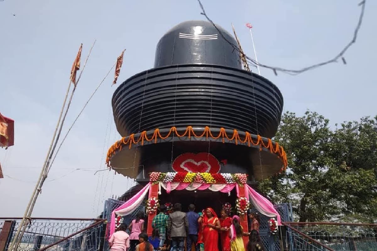 महाशिवरात्रि पर झारखंड के इस मंदिर उमड़ती है श्रद्धालुओं की भीड़, कई राज्यों से आते हैं लोग