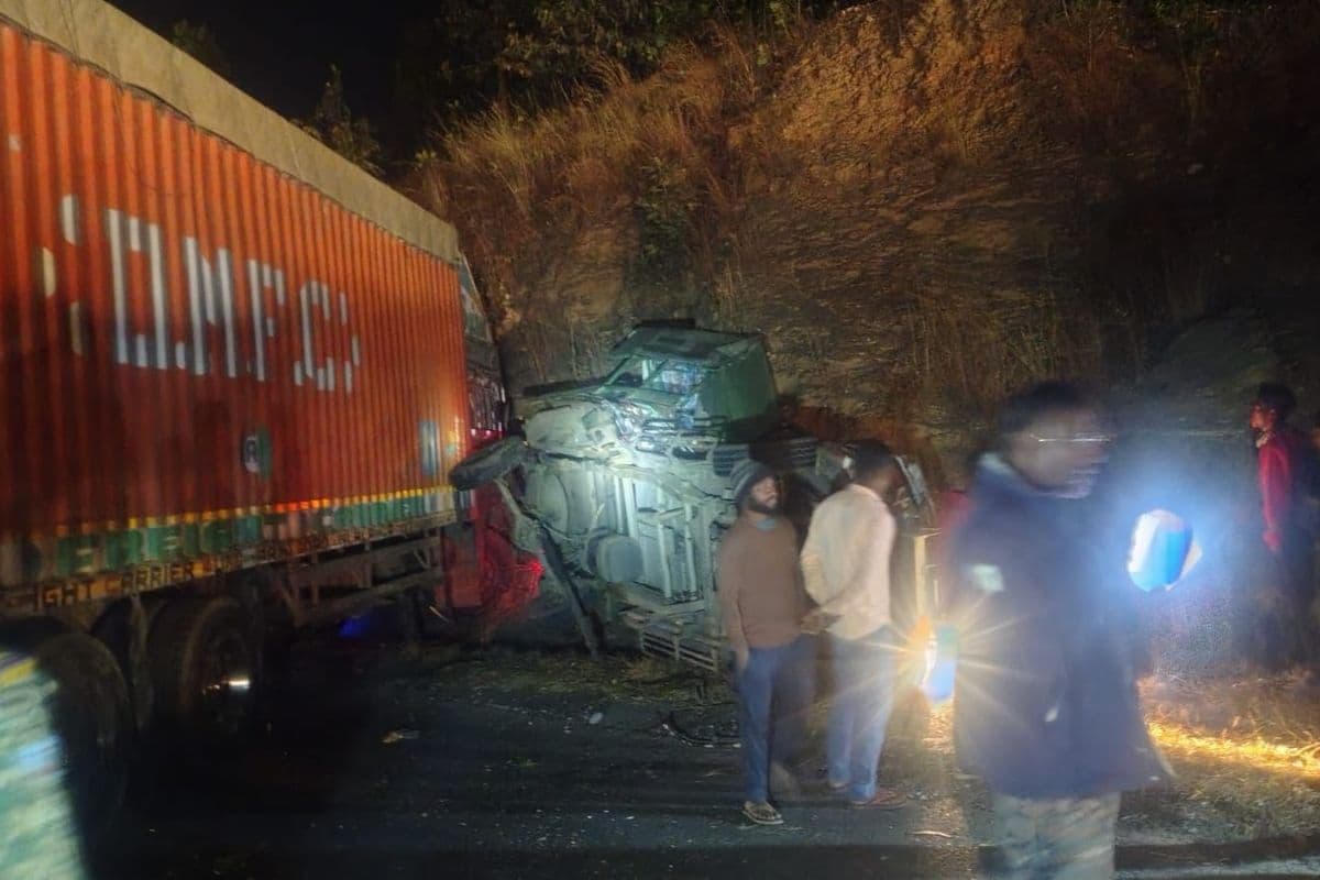 Hazaribagh: चरही घाटी में सड़क हादसे में वन विभाग के दो कर्मियों की मौत, हाथियों को आए थे खदेड़ने