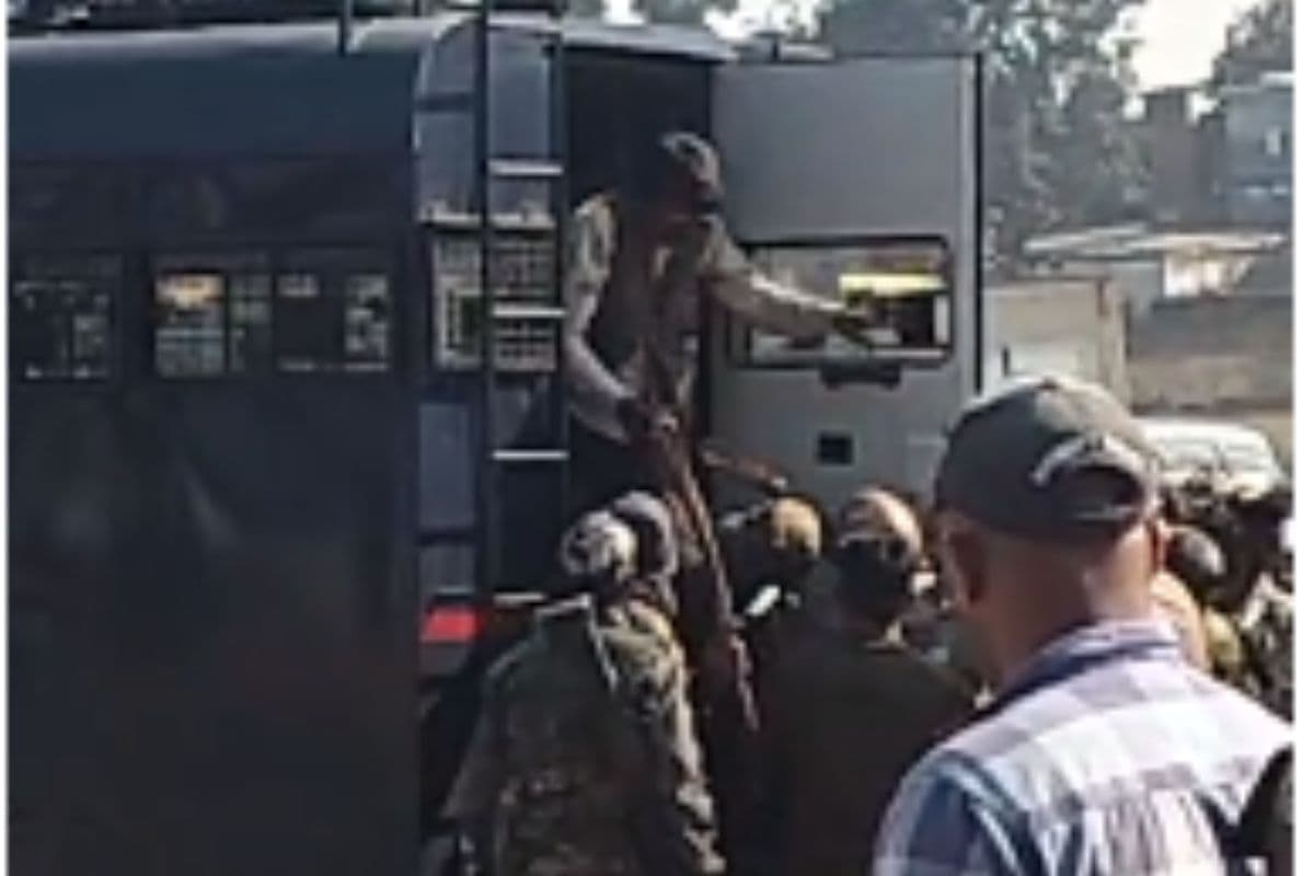 हजारीबाग में पूर्व मंत्री योगेंद्र साव और उनकी पत्नी हिरासत में, हाई-वोल्टेज ड्रामा के बाद पुलिस का बड़ा एक्शन