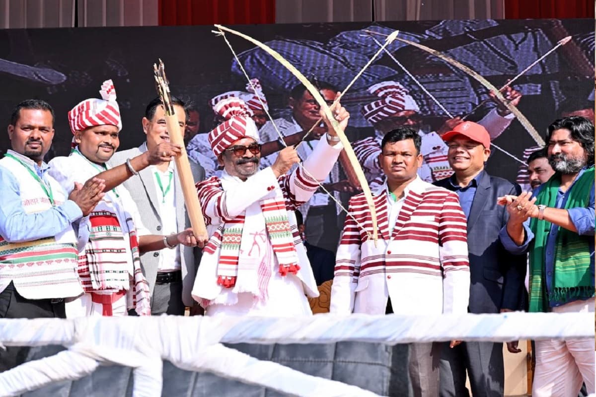 असम में हिमंता को टक्कर देने की तैयारी में जुटे हेमंत, विधानसभा की 35-40 सीटों पर झामुमो की नजर