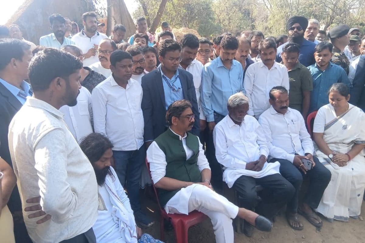 चंपाई सोरेन के पोते पंचतत्व में विलीन, सीएम हेमंत सोरेन समेत विधायक-सांसद अंतिम यात्रा में हुए शामिल