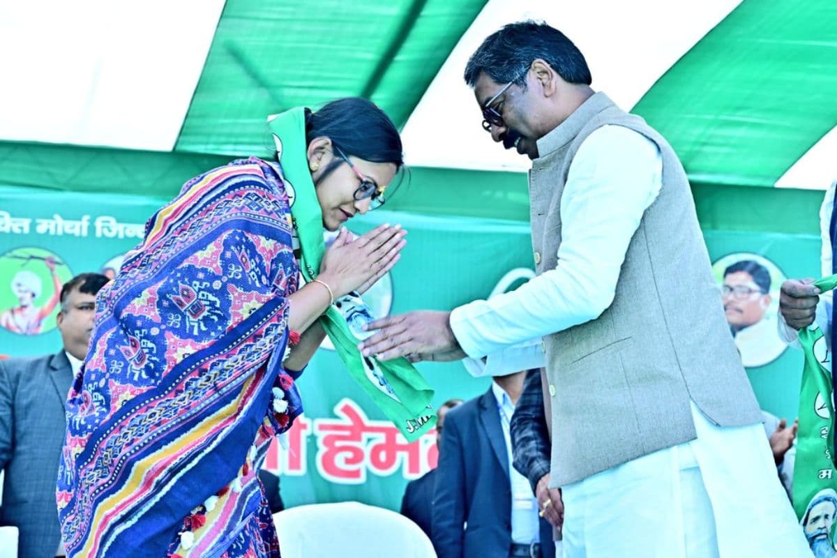 कोडरमा में केंद्र पर गरजे सीएम हेमंत सोरेन - बजट में झारखंड को ठेंगा दिखाया, हम दिखा दें तो?