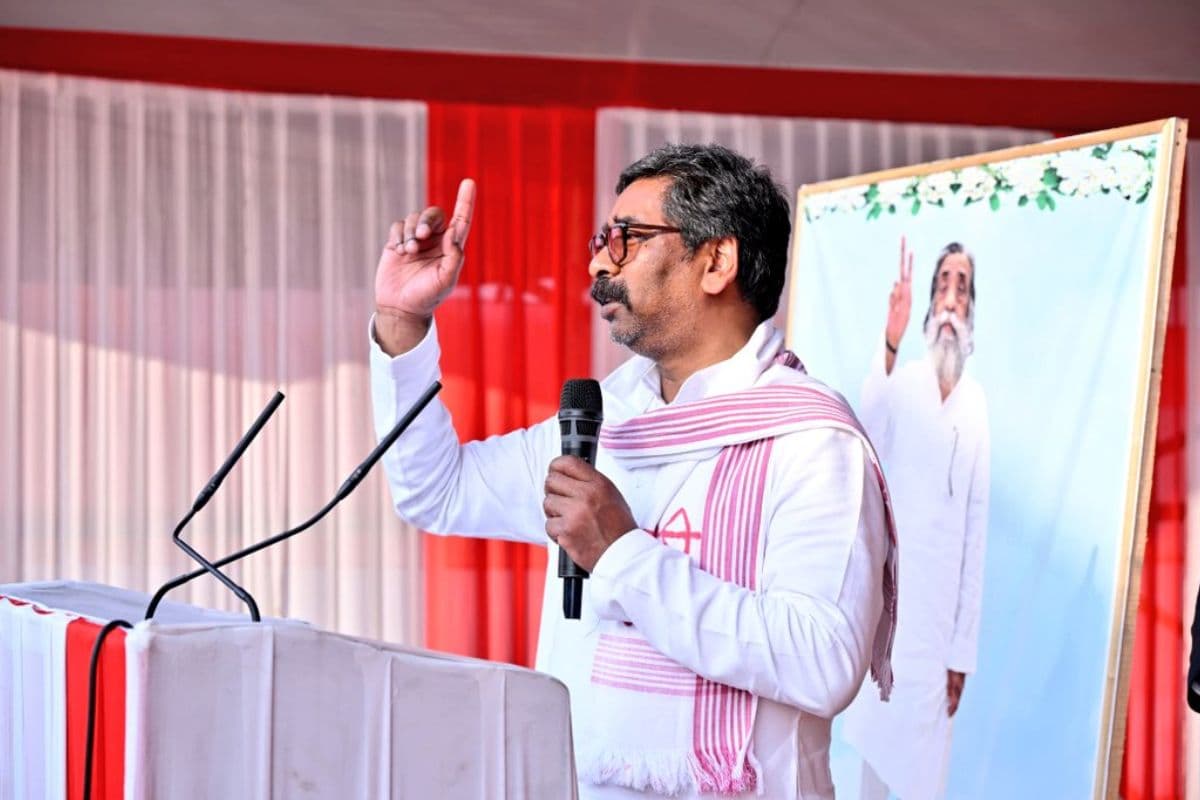 असम की धरती से CM हेमंत की ललकार: "आदिवासियों पर हुआ अत्याचार, तो बजा देंगे ईंट से ईंट''