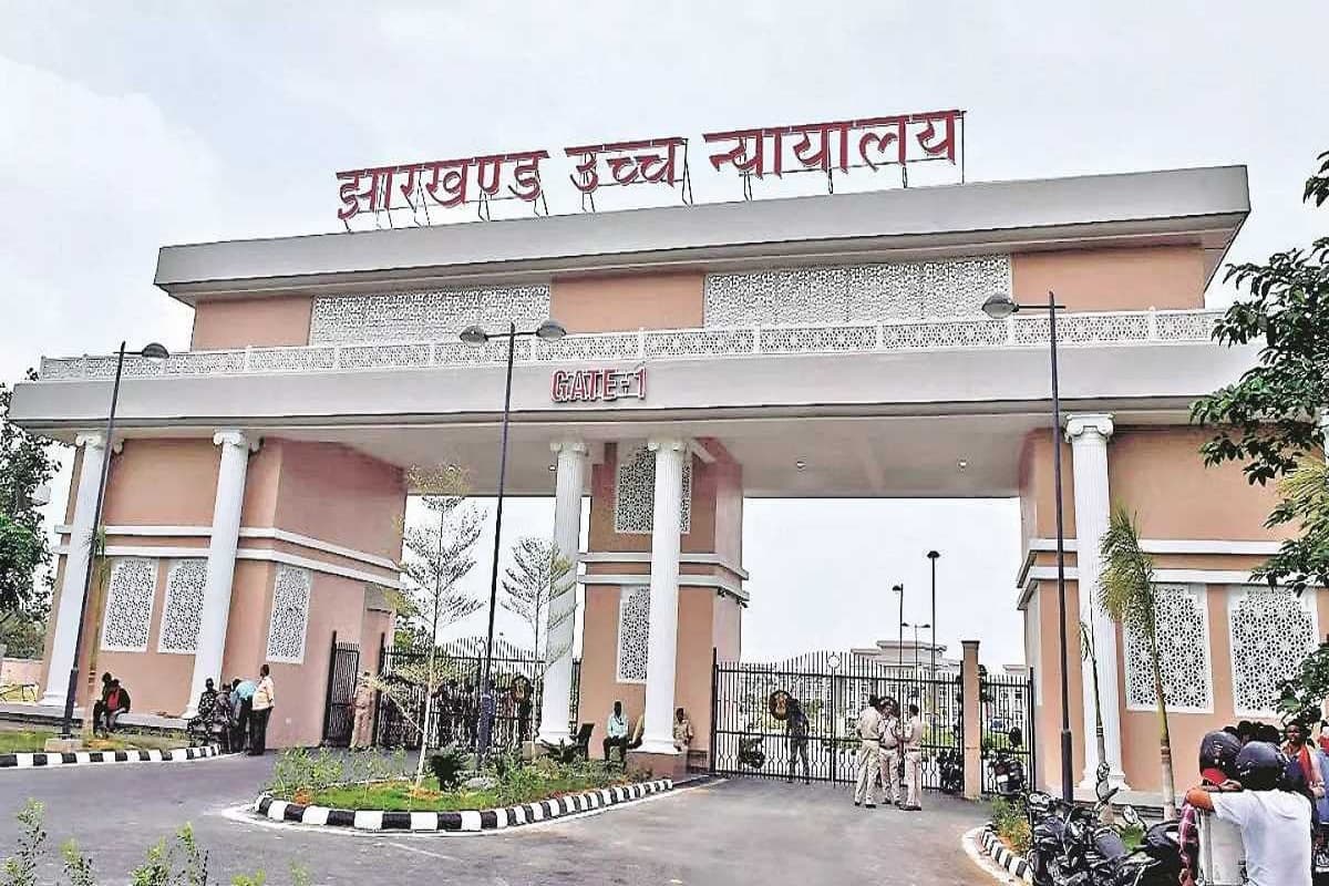 हजारीबाग में यातायात अव्यवस्था पर हाईकोर्ट सख्त, डीसी, एसपी और नगर आयुक्त को अवमानना नोटिस