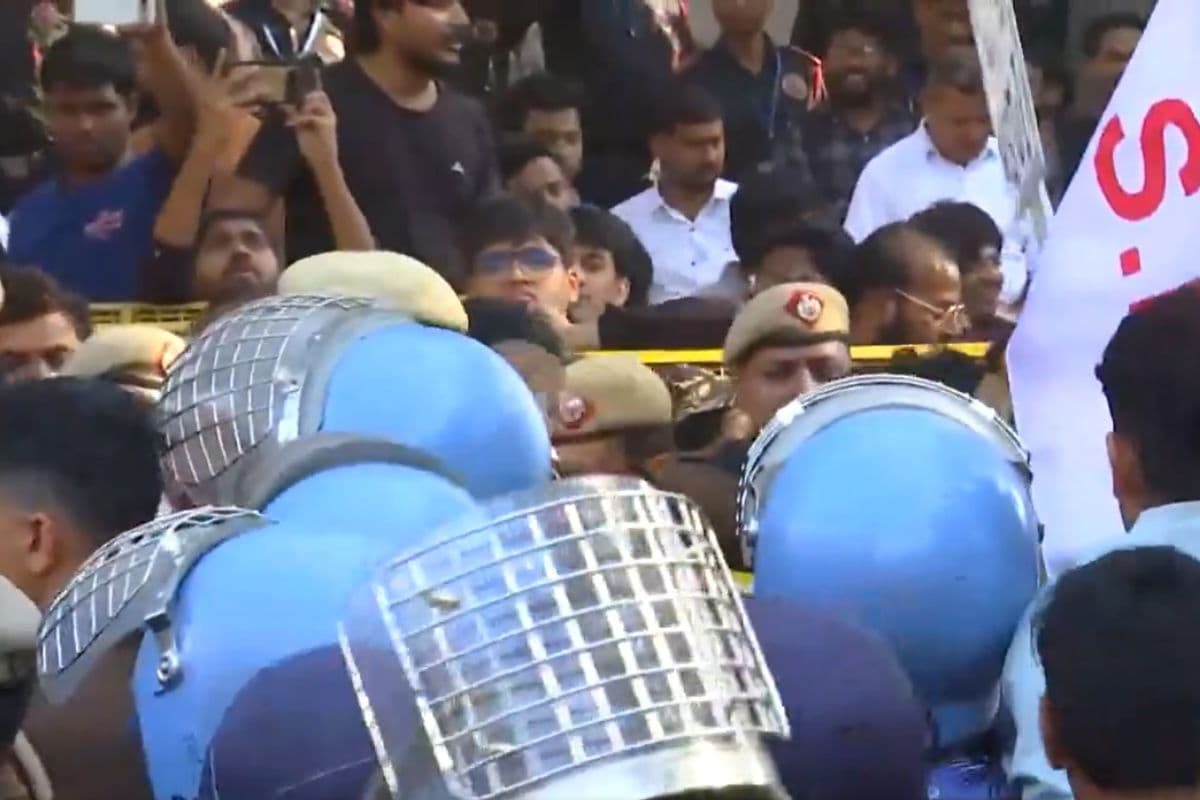 जेएनयू में छात्रों का बवाल, वाइस-चांसलर के इस्तीफे की मांग पर अड़े, जानें पूरा मामला