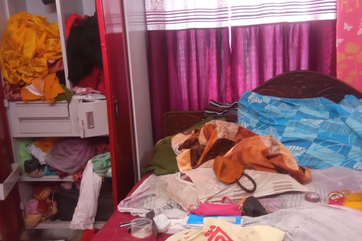 भगवान की भक्ति में डूबा था परिवार, जामताड़ा के घर में चोरों में ने कर लिया हाथ साफ, 18 लाख का लगा चूना