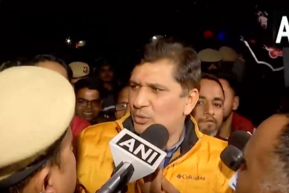 जनकपुरी हादसा: कैंडल मार्च के खिलाफ पुलिस का एक्शन, हिरासत में 'आप' नेता सौरभ भारद्वाज