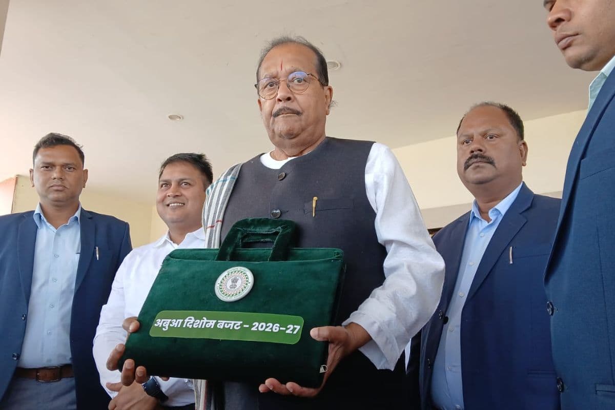ग्रीन बस्ते में सुनहरे झारखंड का सपना, थोड़ी देर में पेश होगा अबुआ बजट 2026