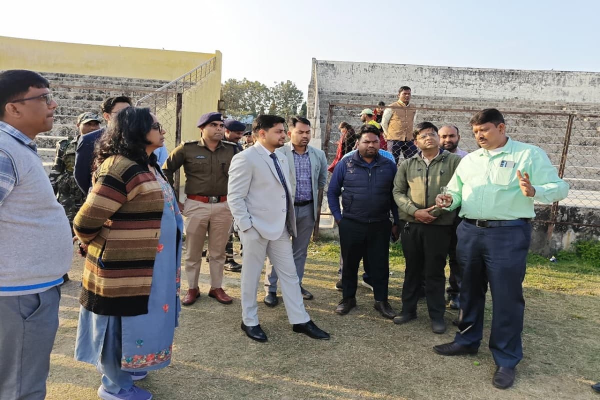 Jharkhand Civic Polls: धनबाद के डीसी-एसपी ने डिस्पैच और रिसीविंग सेंटर का किया निरीक्षण, बारीकी से की जांच