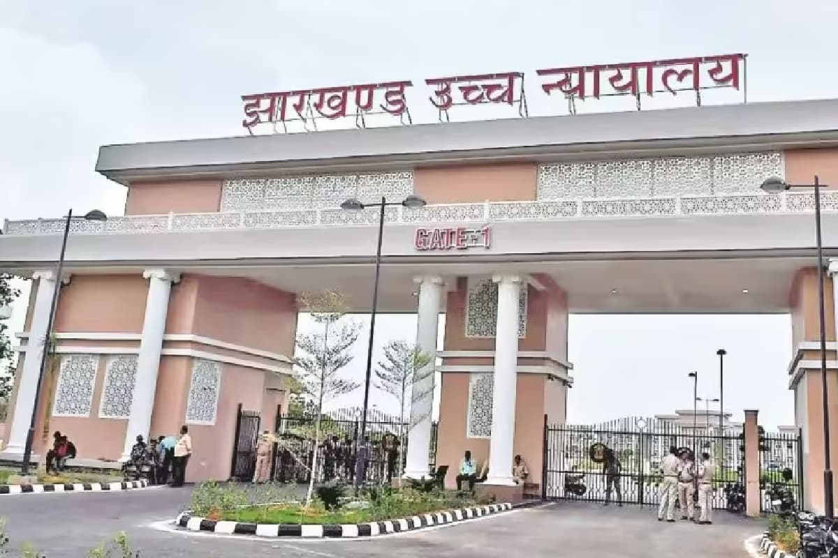 चतरा डीएसपी समेत टंडवा और लावालौंग थाना प्रभारी हाईकोर्ट तलब, मोबाइल जब्त