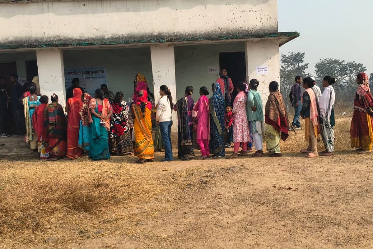 झारखंड के सरायकेला नगर पंचायत में बंपर 47.57% वोटिंग, खूंटी में भी उत्साह हाई, देखें 1 बजे तक का हाल