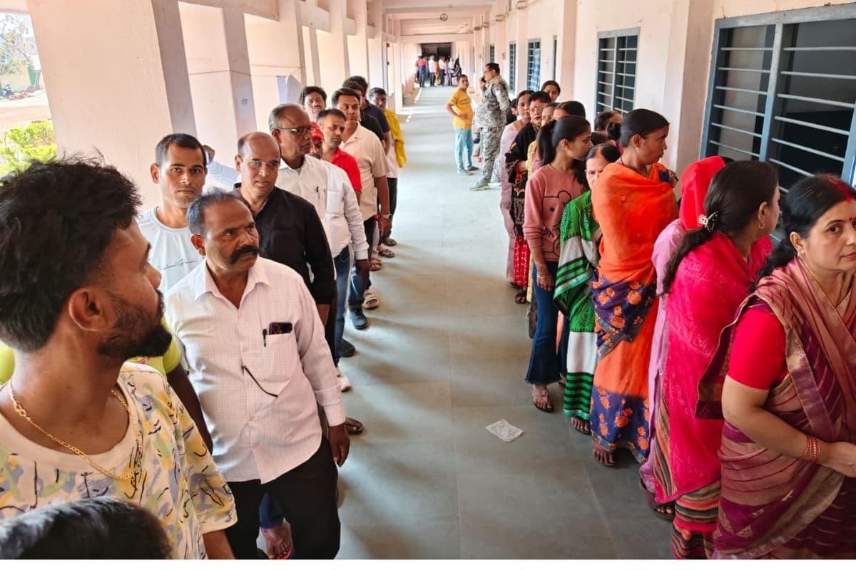 झारखंड निकाय चुनाव: दुमका और सरायकेला आगे! गोड्डा में मतदान की रफ्तार सुस्त, देखें 11 बजे तक का हाल झारखंड निकाय चुनाव: दुमका और सरायकेला आगे! गोड्डा में मतदान की रफ्तार सुस्त, देखें 11 बजे तक का हाल