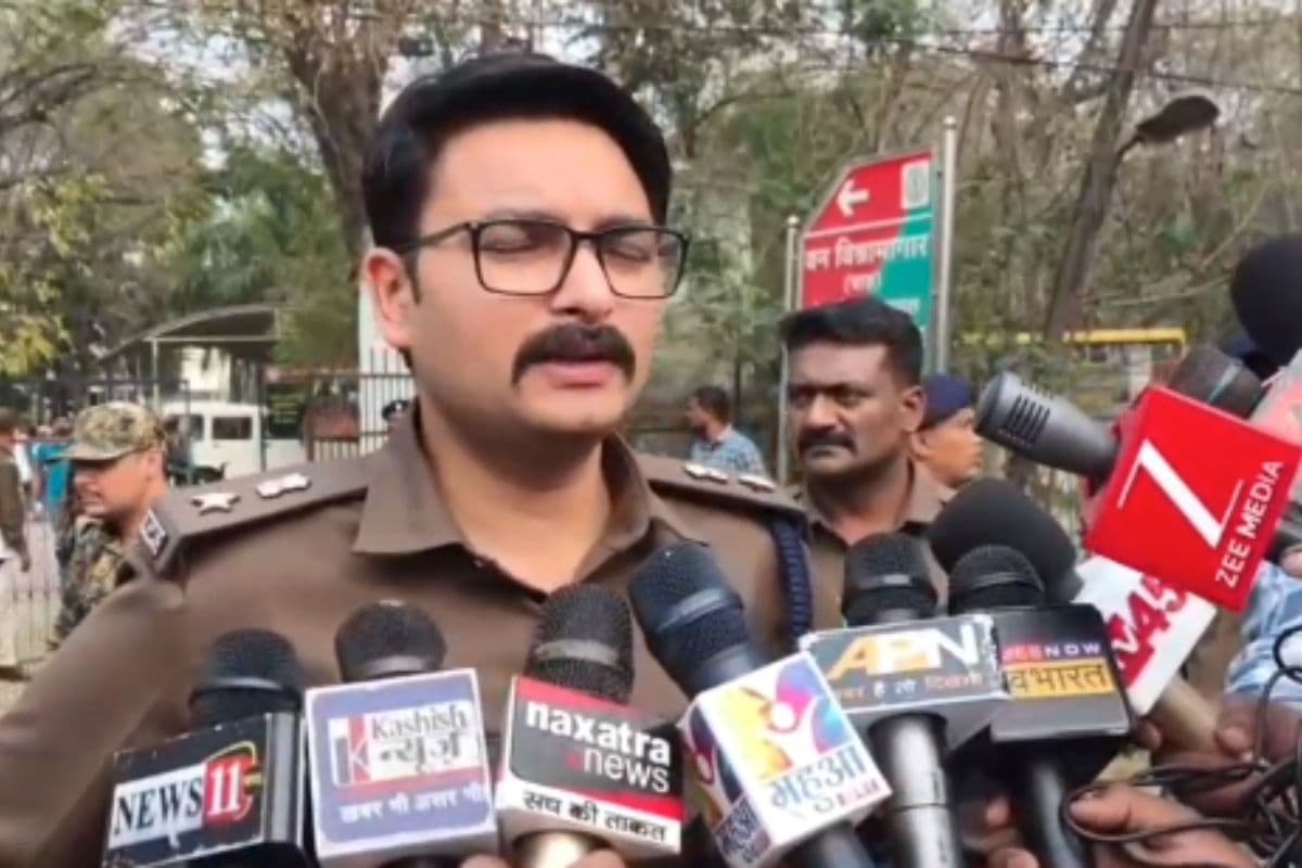 निकाय चुनाव के दौरान बोकारो में खूनी संघर्ष: चास SDPO पर हमला, फर्जी वोटिंग रोकने पर भड़की भीड़
