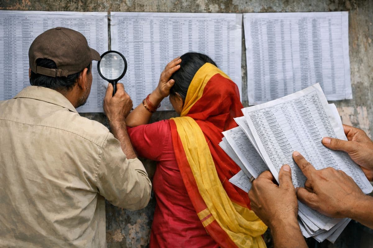 झारखंड निकाय चुनाव : मतदाता सूची बनी 'मिस्टर इंडिया', नाम ढूंढते ढूंढते पथरा गयी आंखें