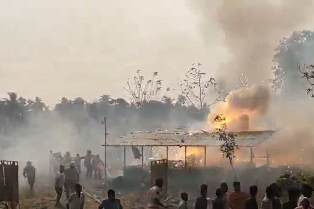 आंध्र प्रदेश में पटाखा फैक्ट्री में विस्फोट, 18 लोगों की मौत