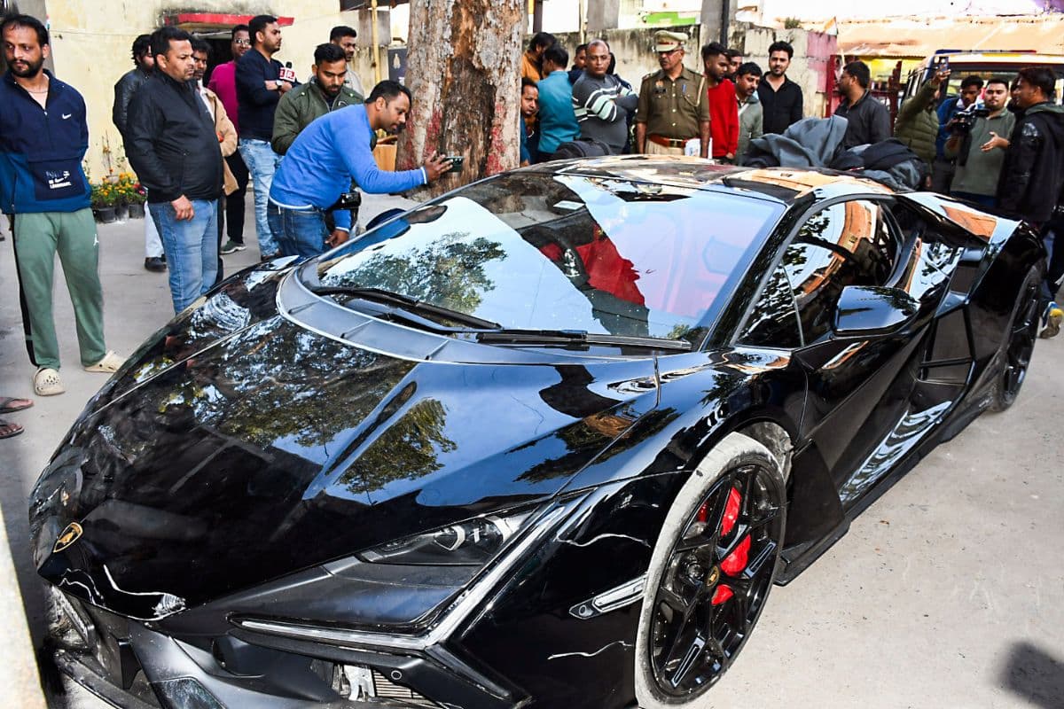 रईसजादे ने 5 करोड़ की गाड़ी से 6 को रौंदा, पुलिस ने लैंबोर्गिनी पर चढ़ाया कवर 