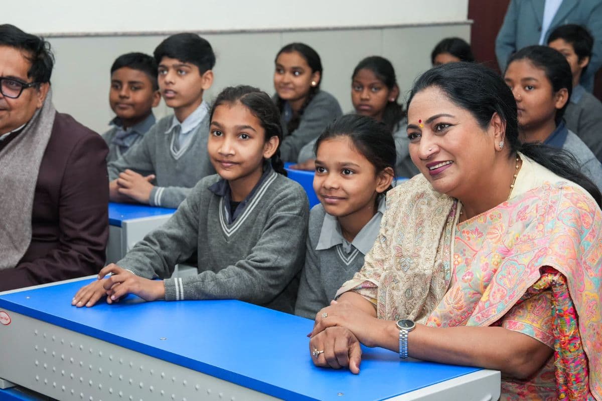 अब दिल्ली में हर बिटिया बनेगी लखपति, जन्म से पढ़ाई तक सरकार उठाएगी पूरा खर्च