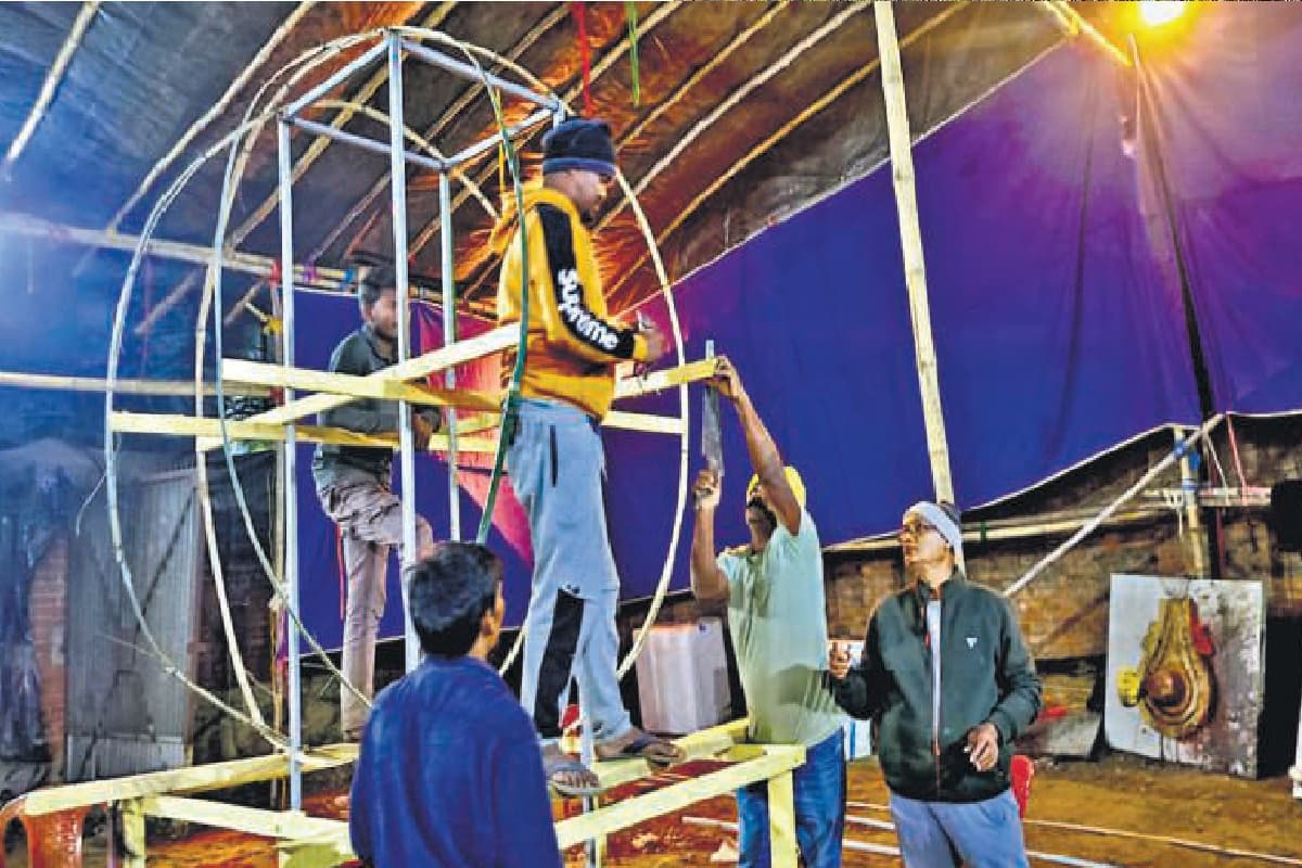 Maha Shivaratri 2026: शिव बारात में हैकर दैत्य देगा साइबर फ्रॉड से बचने का संदेश, देवघर में महाशिवरात्रि की तैयारी शुरू