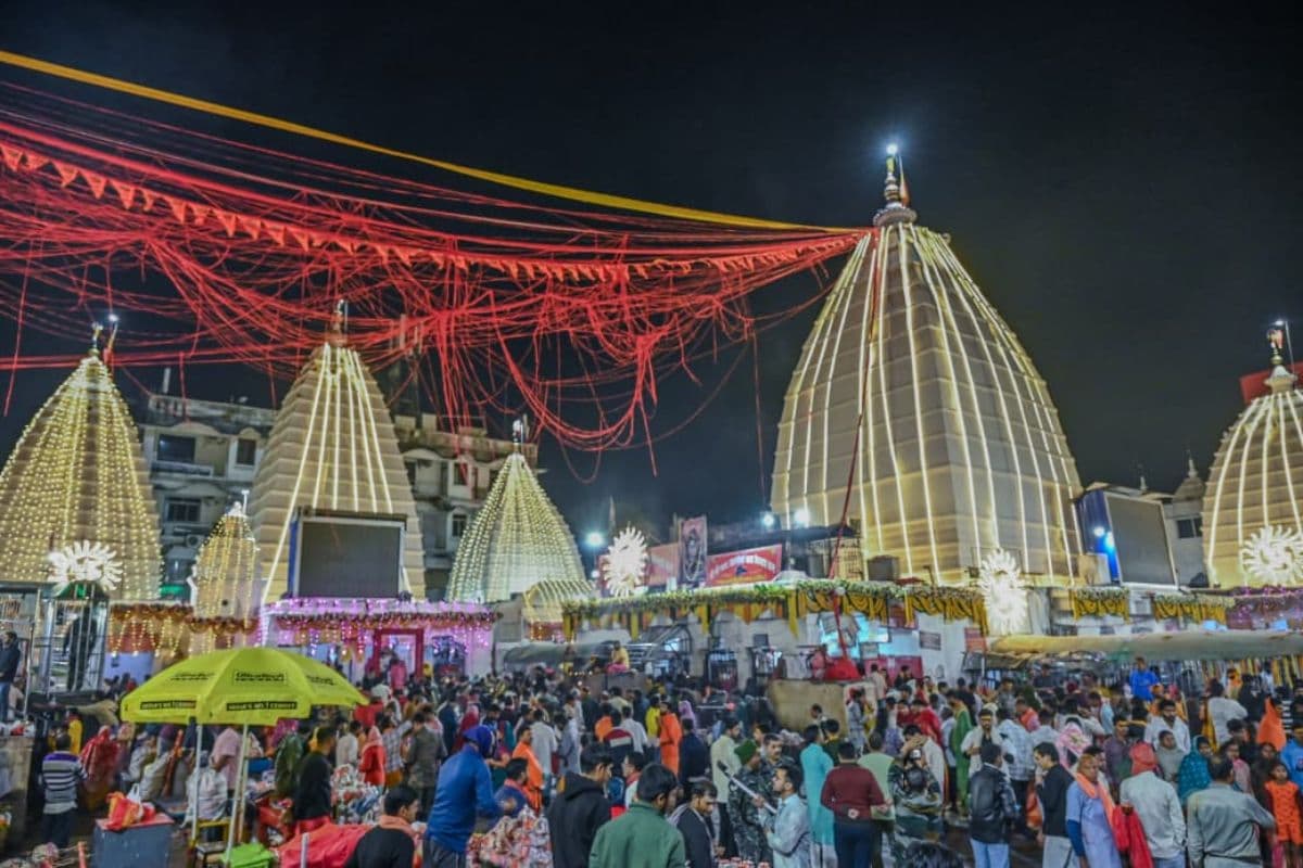 बाबा नगरी में भक्तों का रेला: सुबह 4:30 बजे से शुरू है जलार्पण, VVIP दर्शन पर रोक, सुरक्षा के पुख्ता इंतजाम