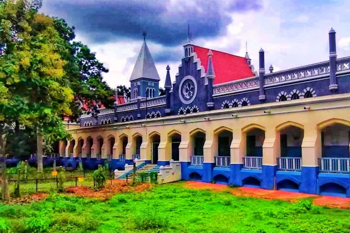 ममता बनर्जी सरकार का ऐतिहासिक फैसला, बदल दिया मुर्शिदाबाद विश्वविद्यालय का नाम