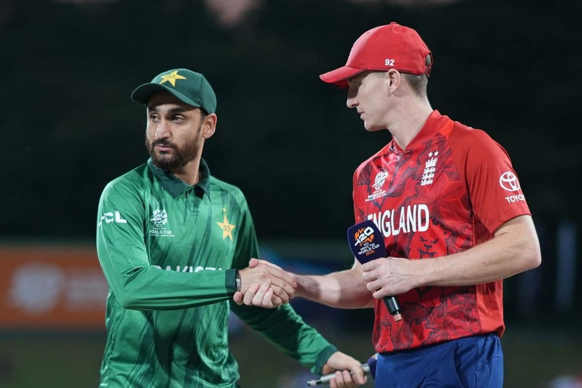 पाकिस्तान ने इंग्लैंड के खिलाफ जीता टॉस, पहले बल्लेबाजी का फैसला