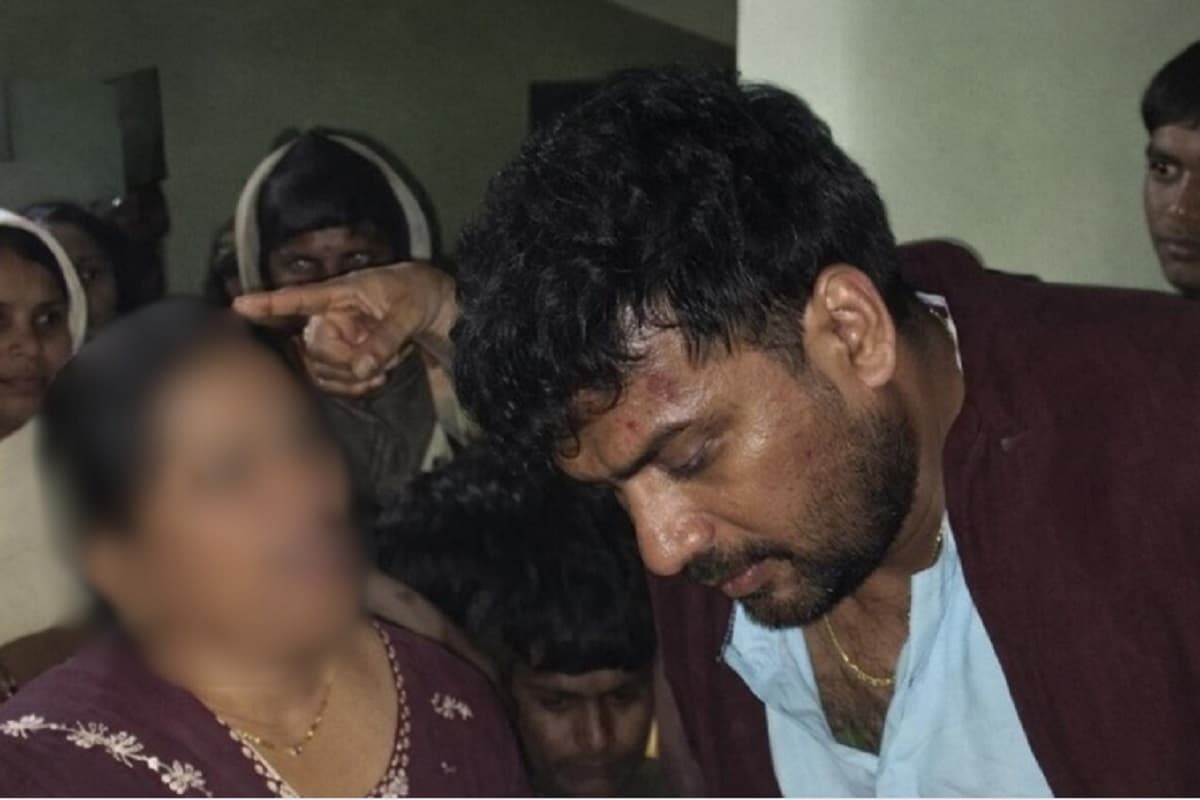 पलामू के चैनपुर नेउरा में रंगरेलियां मनाते धरा गए जेई साहेब, ग्रामीणों ने कर दी धुनाई