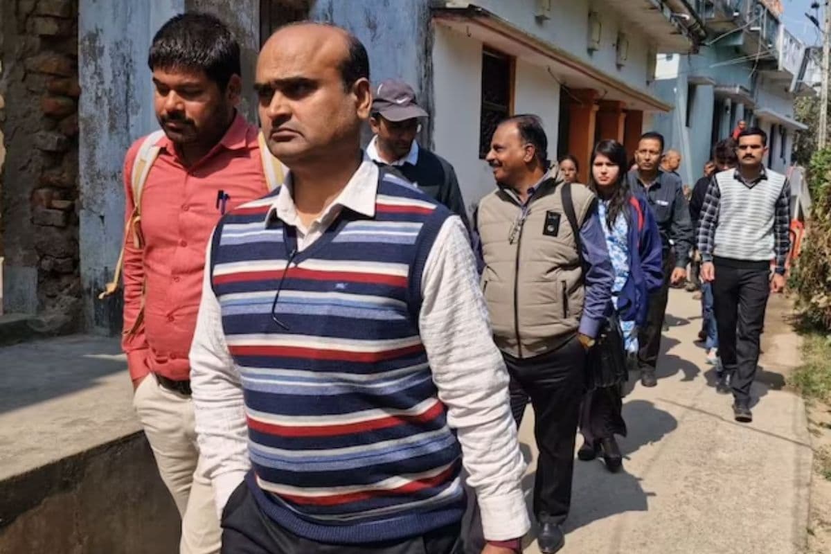 नीट स्टूडेंट केस में परिवार को मिली धमकी, घर में घुसकर फेंका लेटर, सुरक्षा पर उठे सवाल