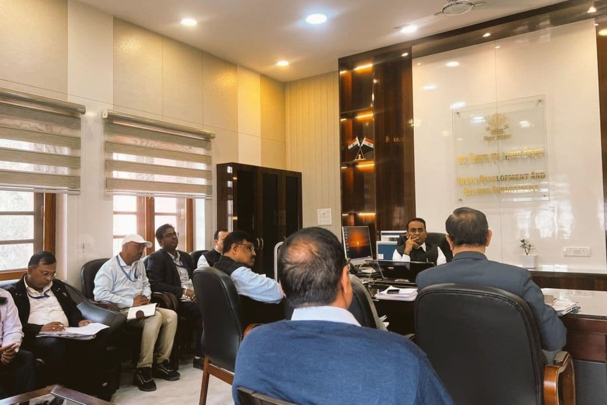 मलाही पकड़ी स्टेशन पर मिलेगी पार्किंग सुविधा, निर्माण कार्य की समीक्षा में दिए गए निर्देश